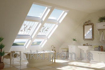 Мансардное окно VELUX с открыванием по центральной оси